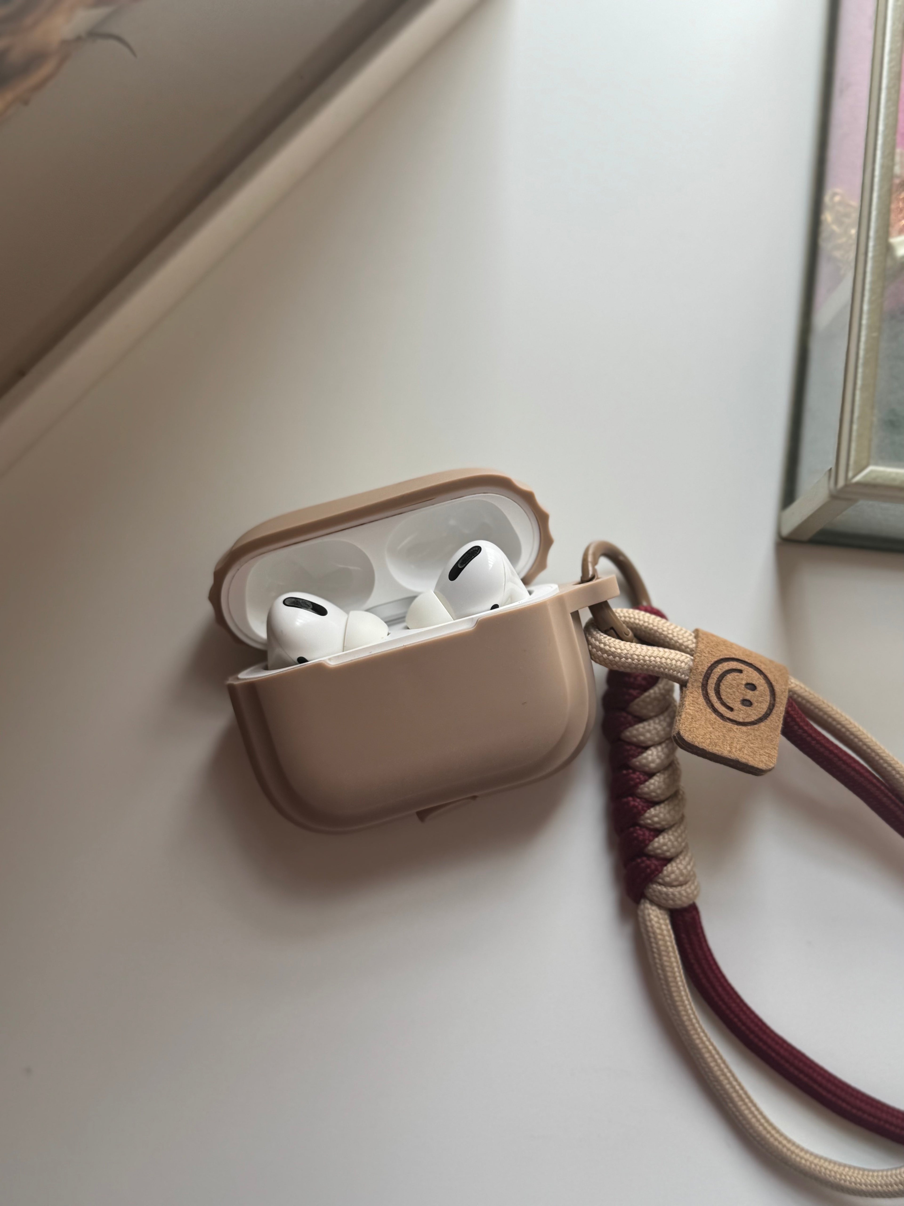 Cream Airpod Case With Wristband 